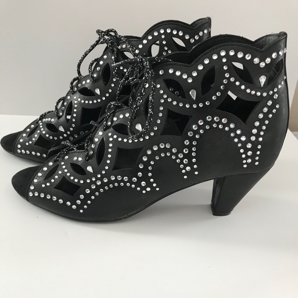 JOAN BOYCE BLACK SANDAL BOOTIE